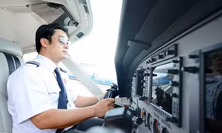 Áp lực tập luyện, công việc và duy trì sức khỏe nên không phải ai cũng kiên trì được giấc mơ bay, dù để đạt được nó, họ đã phải chi những khoản tiền khổng lồ. Ảnh: Tuấn Mark.