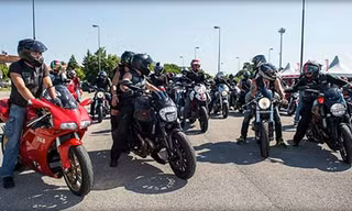 Cận cảnh 'Thánh lễ Đỏ' của dân chơi Ducati