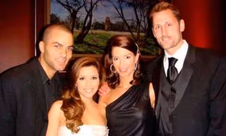 Cặp Tony Parker - Eva Longoria khi còn thân thiết với vợ chồng Brent Barry. Ảnh: CBC Sports.