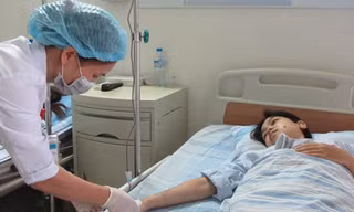 Hiện các bệnh nhân được điều trị bằng thuốc nhắm đích hoàn toàn miễn phí. Ảnh: N.Phương. 