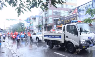 Các đại biểu tham gia diễu hành tuyên truyền phòng, chống tác hại của thuốc lá hưởng ứng Ngày Thế giới không thuốc lá 31/5 tại Thị xã Phổ Yên, Thái Nguyên. 