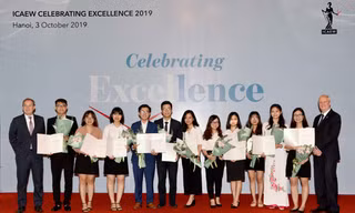 ICAEW trao chứng chỉ quốc tế cho 31 học viên Việt Nam 