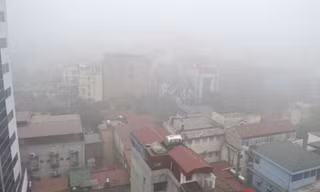 Người Hà Nội khốn khổ với thời tiết nồm