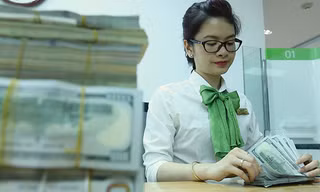 Giá USD trong những ngày gần đây liên tục nhảy múa. Ảnh: TL