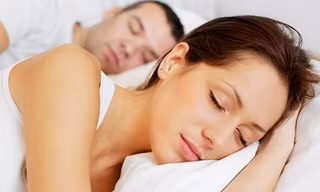 Hạ thấp nhiệt độ phòng ngủ sẽ giúp giảm cân?