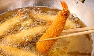 Thức ăn nhiều dầu mỡ.