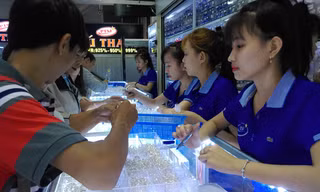 'Phố vàng bạc' Sài Gòn tấp nập ngày khai trương
