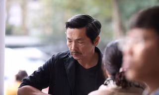 NSƯT Trung Anh thất thần trong lễ tang NSND Anh Tú