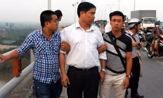 Tường chỉ nơi phi tang xác chị Huyền. 