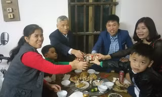 Bữa cơm quây quần trong dịp Tết là khoảnh khắc mà độc giả này nhớ nhất.