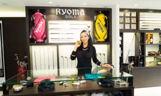 Theo chân Thuý Hằng đến showroom đầu tiên của Ryoma tại Việt Nam