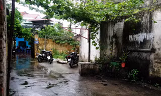 Lối vào căn nhà nhỏ của Trung tá Khuất Mạnh Trí ở thị xã Sơn Tây, Hà Nội 