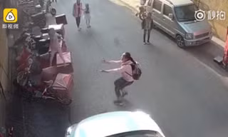 Nữ sinh lớp 6 được khen ngợi nhờ cố gắng đỡ bé 2 tuổi rơi từ cửa sổ