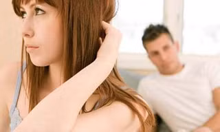 Chưa cưới, bạn gái đã tuyên bố không sống chung với nhà chồng (Ảnh minh họa) 