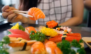 Các nghiên cứu lâm sàng cho thấy người ăn cá sống thường xuyên có tần suất rủi ro bị xơ gan trên 50%. Ảnh: Hoàng Triều