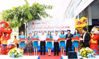 Nghi thức cắt băng khai trương Vietbank Trần Não