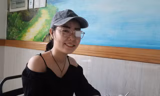 Thu Hương với khuôn mặt rạng rỡ và nụ cười tự tin