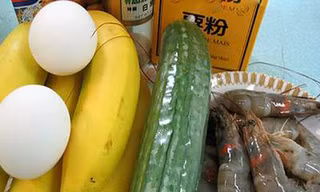 Chuối, tôm, trứng gà làm bánh rán tốt cho nam giới yếu sinh lý.
