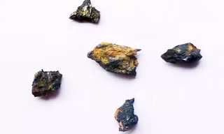 Các mảnh vỡ của viên đá Hypatia. Ảnh: Science Daily.