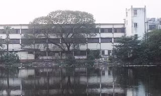 Trường Cao đẳng Y tế Nilratan Sarkar - nơi nhóm bác sĩ đánh chết tên trộm điện thoại. Ảnh: BBC
