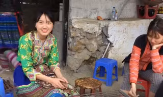 Nhan sắc đời thường của thiếu nữ bán cơm lam, trứng gà nướng gây sốt