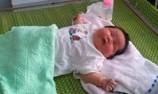 Bé sơ sinh có cân nặng khủng.