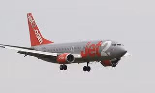 Hành khách 22 tuổi trên chuyến bay của hãng Jet2 cũng không còn cơ hội được sử dụng chiếc vé máy bay khứ hồi sau khi lệnh cấm ban ra.