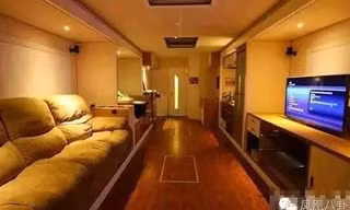 Xe sang tiện nghi như khách sạn của sao showbiz Trung Quốc