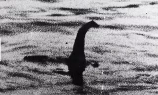 Sự thực sau bức ảnh nổi tiếng chụp quái vật hồ Loch Ness