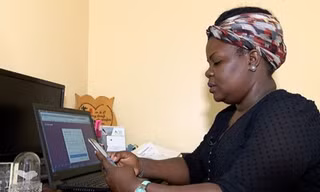 Peace Akware muốn mua ôtô từ việc giao dịch Bitcoin. Ảnh: BBC