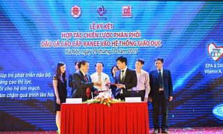 Tập đoàn Sao Mai ký kết với Công ty Cổ phần Thương mại Quốc tế B & B Việt Nam đưa Dầu ăn cao cấp Ranee vào hệ thống giáo dục dưới sự chứng kiến của GS. Tiến sĩ Lê Danh Tuyên