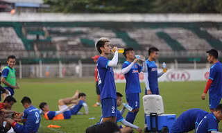 HLV Hữu Thắng tích cực ép cân vì sợ béo