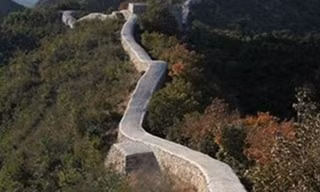 Một đoạn Vạn Lý Trường Thành bị bê tông hóa. Ảnh: BeijingNews