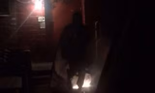 Hình ảnh người đàn ông bí ẩn trong trang phục Batman được nhân chứng ghi lại được