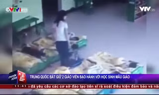 Camera ghi cảnh giáo viên đánh đập liên tiếp học sinh mẫu giáo