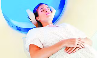 Các tình nguyện viên đang trong quá trình thí nghiệm.
