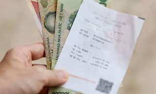 Nhiều nhân viên từ các doanh nghiệp rất quan tâm đến mức phí phải trả khi rút tiền ATM