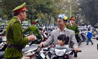 Công an Hà Nội tổ chức trông xe miễn phí trong dịp lễ Giáng sinh