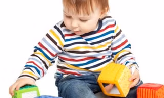 Đồ chơi giúp bé phát triển toàn diện