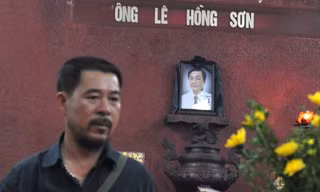 Đông đảo nghệ sĩ đến tiễn biệt Hồng Sơn
