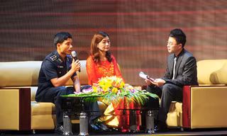 Thượng úy Trần Quang Vững giao lưu tại chương trình Vinh quang Việt Nam Ảnh: Giang Huy.