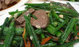 Rau hẹ bổ dương khí, dùng thích hợp trong mùa xuân.