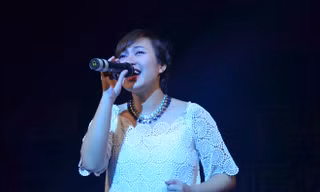 Ca sĩ Khánh Linh.