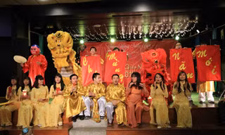 Sinh viên Việt đón Tết ở Pháp
