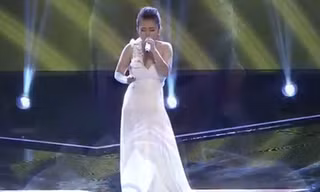 X Factor: Hà Thị My đi chân trần hát ca khúc 'Nuối tiếc'