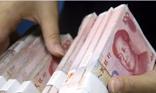 Các nhà băng ở Thượng Hải sẽ được tự đặt lãi suất huy động ngoại tệ. Ảnh: QZ