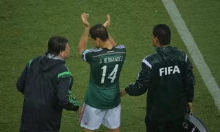 HLV Miguel Herrera khuyên Hernandez rời M.U.