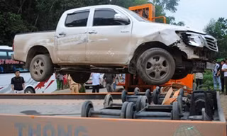Chiếc xe mang biển kiểm soát Lào liên tiếp vượt các trạm kiểm soát trên đường Hồ Chí Minh trước khi đâm vào xe CSGT Công an Thanh Hóa - Ảnh: Tr.Đại.