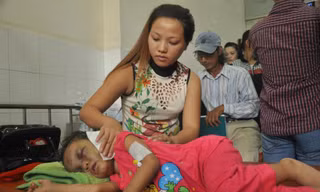 'Con sợ ba mẹ chích điện con...'