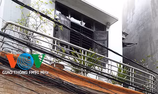 Chập điện, ngôi nhà 2 tầng bốc lửa khói ngùn ngụt 